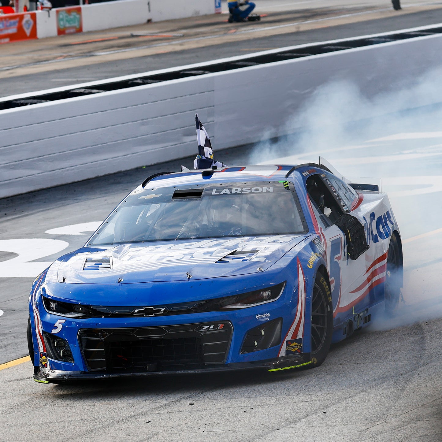 AUTOGRAPHED Kyle Larson #5 & #17 2025 Bristol 1 RACE WIN 1:24 2-pack Die-Cast